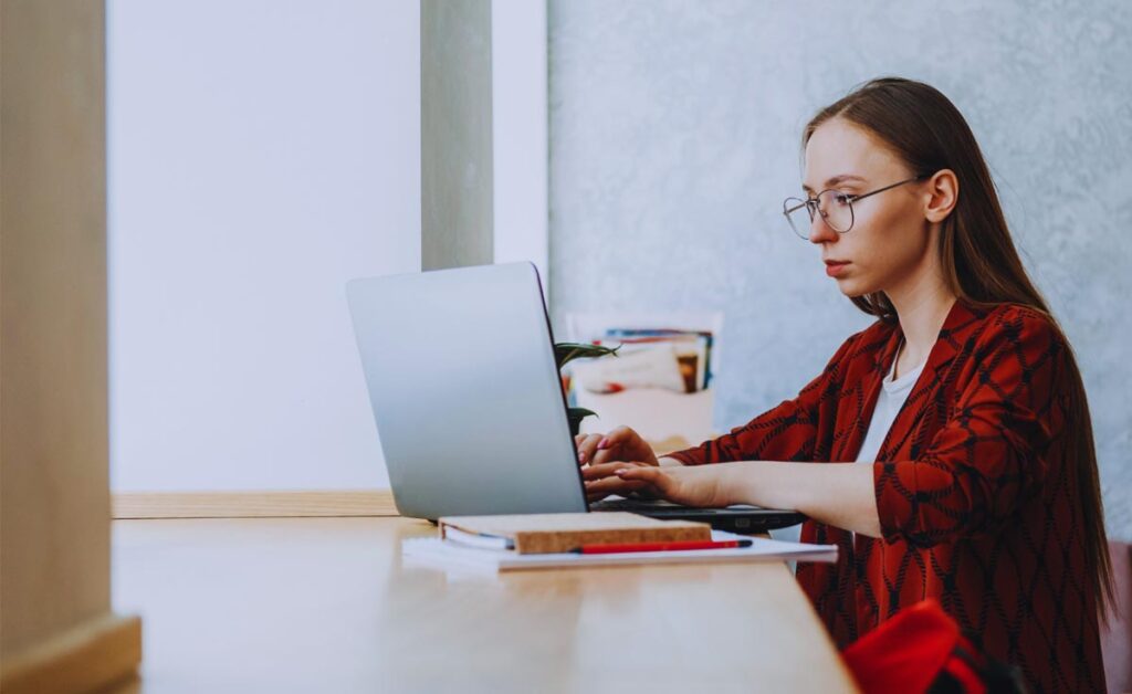 Should You Outsource from an Overseas BPO Company or Hire A Remote Worker?